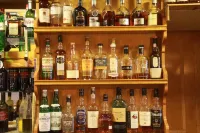 Cullen Bay Hotel - bar