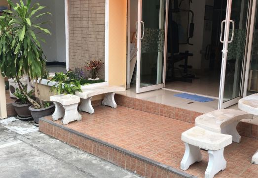 좀티엔 호스텔 외관 및 근처 해변