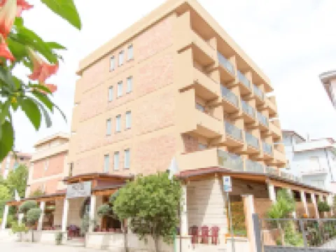 Hotel Saint Tropez - Pineto Hotels in Pineto