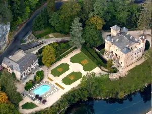 Demeures et Château de La Caze