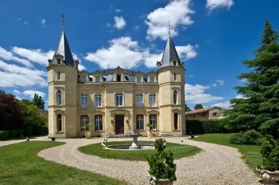 Chateau Pontet d'Eyrans & Spa Hotels near Chateau Latour