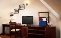 Hanoi Golden Moon Hotel & Travel - parking