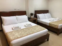 Godo's Hotel and Restaurant فنادق في Culasi