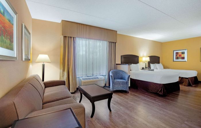 La Quinta Inn & Suites by Wyndham Bel Air/I-95 Exit 77A