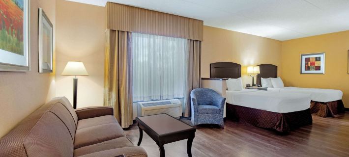 La Quinta Inn & Suites by Wyndham Bel Air/I-95 Exit 77A Hotels in Harford County