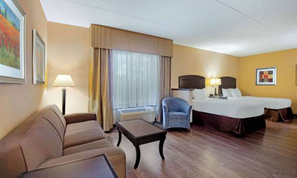 La Quinta Inn & Suites by Wyndham Bel Air/I-95 Exit 77A