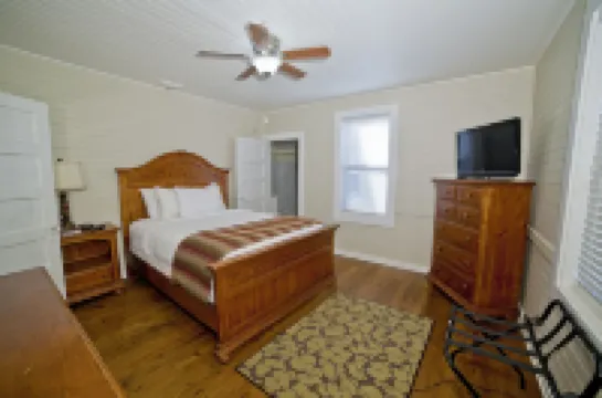 DeSoto Beach Terraces Hotels in Tybee Island