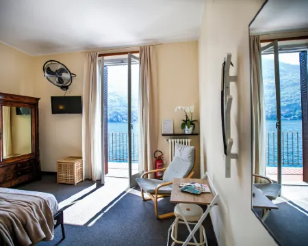 Darsena di Riva Grande Hotels in Moltrasio