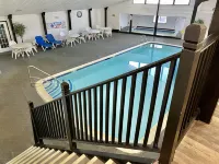 Beacon Inn and Suites - piscina