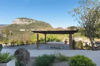 Cyrus&Janus Flats - de Vivo Realty