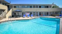 Sea Rock Inn - Long Beach - Pools