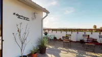 Apartamentos Oncemolinos Con Desayuno Hotel dekat Ruínas ibéricas Cerro de los Conejos