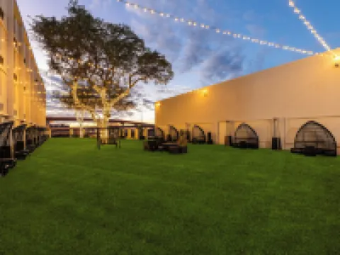 รามาดา บาย วินด์แฮม สนามบิน DFW โรงแรมในอีร์วิ่ง