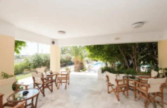 レオニーダス ホテル アンド ステューディオス