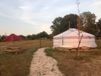 Yourte Mongole Hôtels à : Saint-Léger-sur-Dheune