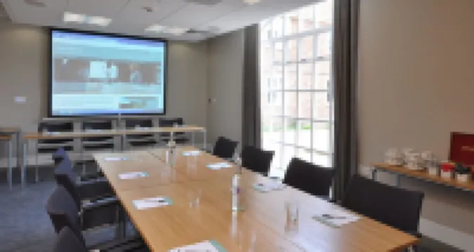 마딩리 홀