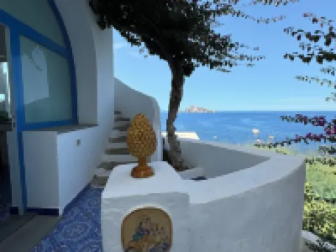 Casa del Prete Con Terrazzo Vista Mare Hotéis em Panarea