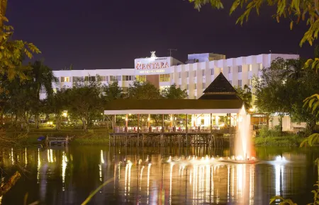 Centara Life Hotel Mae Sot Отели рядом с достопримечательностью «Wat Don Kaeo»