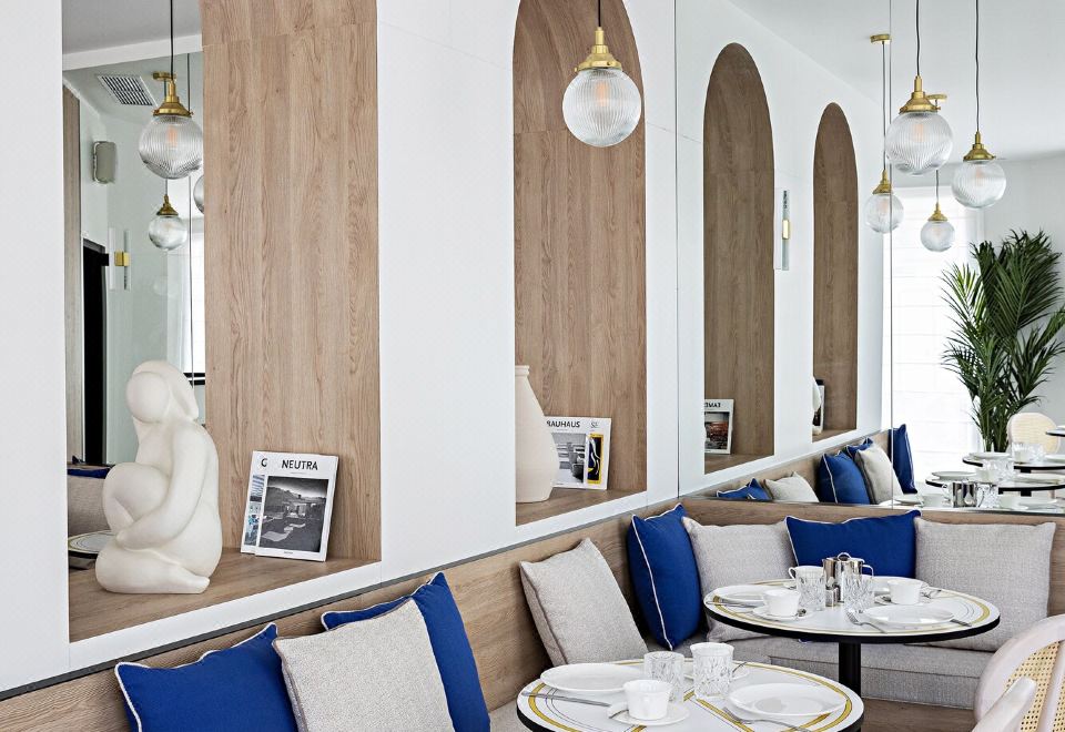 2. 르 리비에라 컬..