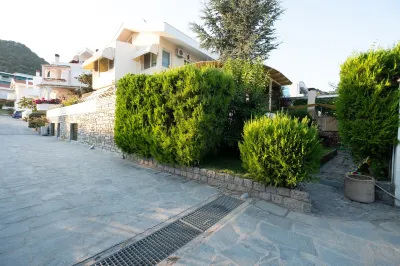 Blue Crystal Villa Hotel di 