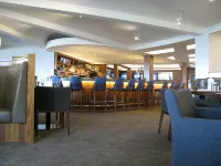 Qualicum Beach Inn - bar