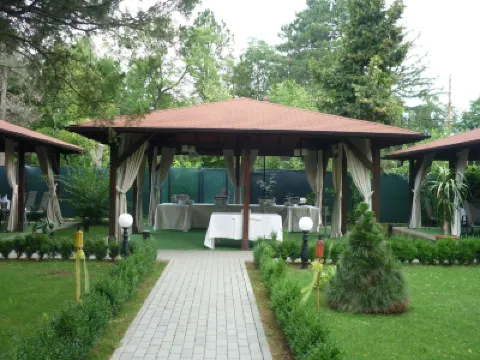 Hotel Baneasa Parc Hotels near Victoria Park