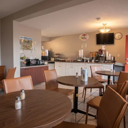 Super 8 by Wyndham Kamloops East