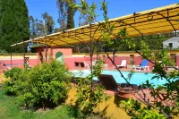 Hotel Cyrnea - ที่มีสระว่ายน้ำ