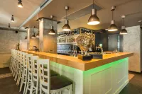 All Seasons Residence Hotel - Free Parking - 5-Star