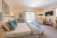 Oude Berg Guesthouse - 10 Caledon Street Hotels in George