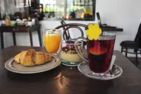 Kunan Hotel Hotels near Jardín Botánico Martín Cárdenas