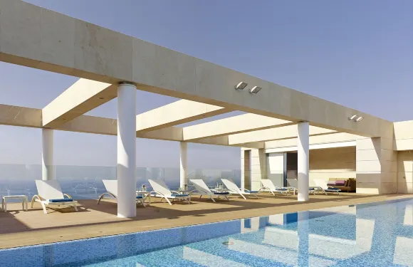 荷茲利亞麗思卡爾頓酒店