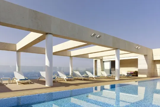 荷茲利亞麗思卡爾頓酒店