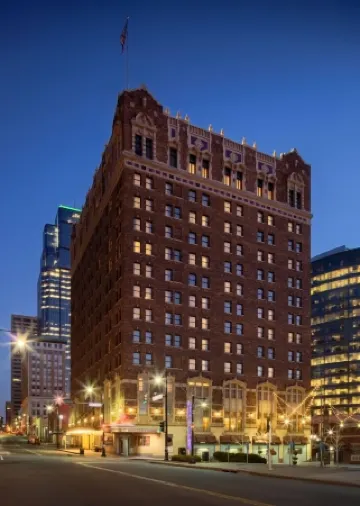 Hilton President Kansas City Отели рядом с Международный аэропорт Канзас-Сити