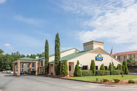 Days Inn & Suites by Wyndham Peachtree Corners/Norcross Отели в г. Норкросс
