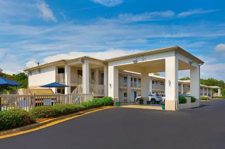 Motel 6 Albany, GA Отели рядом с достопримечательностью «Flint RiverQuarium»