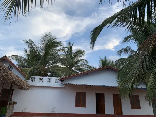Palm View Inn-Nilaveli - Pensions