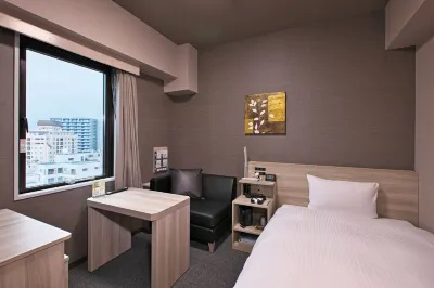 โรงแรมรูท อินน์ โทยามะ เอคิมาเอะ โรงแรมใน