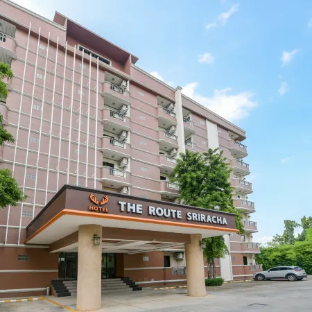 The Route Sriracha Hotel and Residence Отели рядом с достопримечательностью «Space Inspirium»