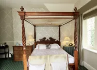Rylstone Manor