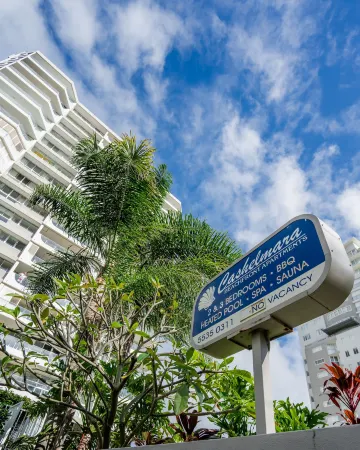 Cashelmara Beachfront Apartments Отели рядом с достопримечательностью «Парк Джон Лос»