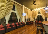 Yeak Loam Hotel - parking