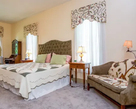 Emma's Bed and Breakfast Hotels in Springfield