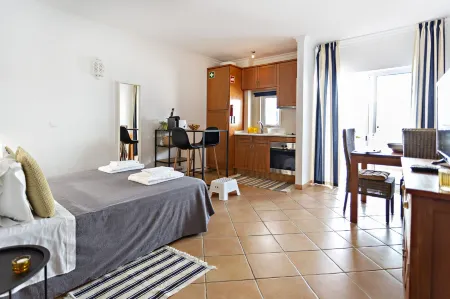 QV 11 - Stripes Apartment - Quinta Velha Отели в г. Консейсан