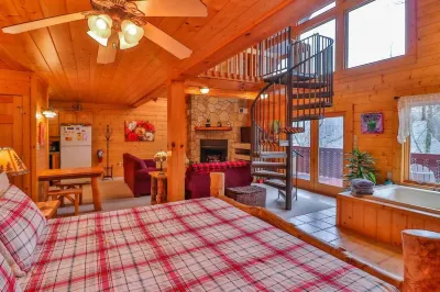 Romantic Honeymoon Cabin in the Smokies Hotels in Cosby