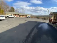 Golden Hill Inn-Danbury - parking
