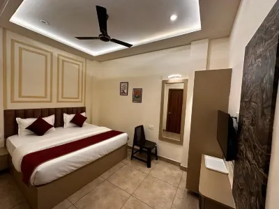 Sri Madhav Hotel Hotels near Durga Temple