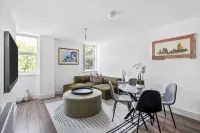 Luxurious 2 Bedroom Apartment with Free Parking in Chelmsford City Centre Hotels in Chelmsford