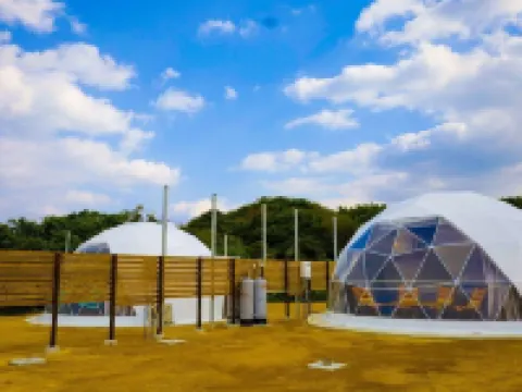 Eight Point Resort Okinawa - Glamping Hotel a Nanjō
