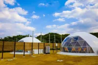 Eight Point Resort Okinawa - Glamping Hotels in Nanjō